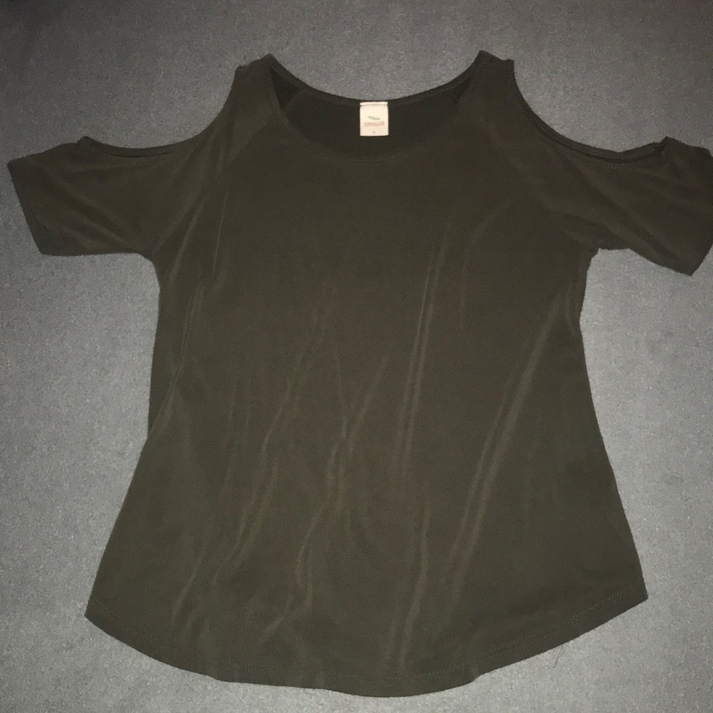 Cold Shoulder Flowy Shirt